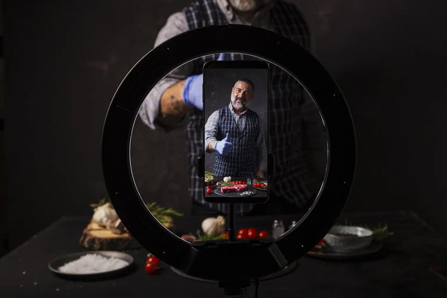 Restauracje z pokazami artystycznymi: kolacja i rozrywka