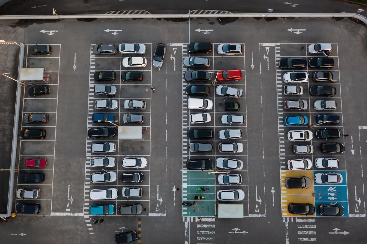 Inwestycje w garaże i miejsca parkingowe: opłacalność i lokalizacja
