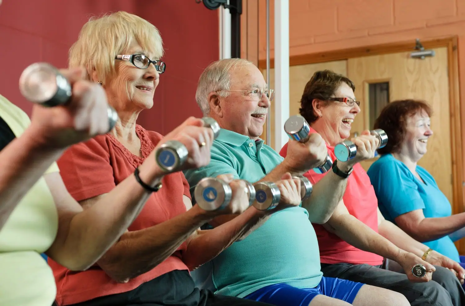 Jak wybrać najlepsze zajęcia sportowe dla seniorów w mieście